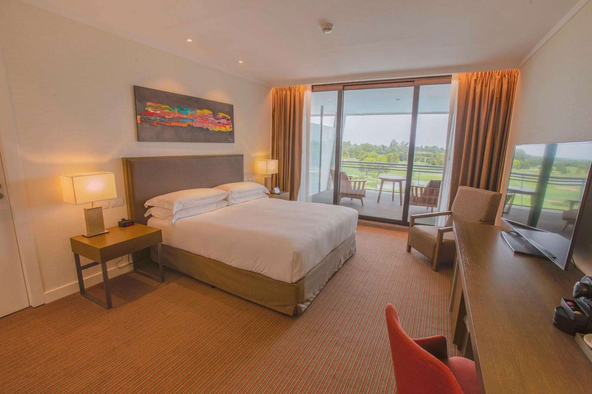Hilton Pilar 4*