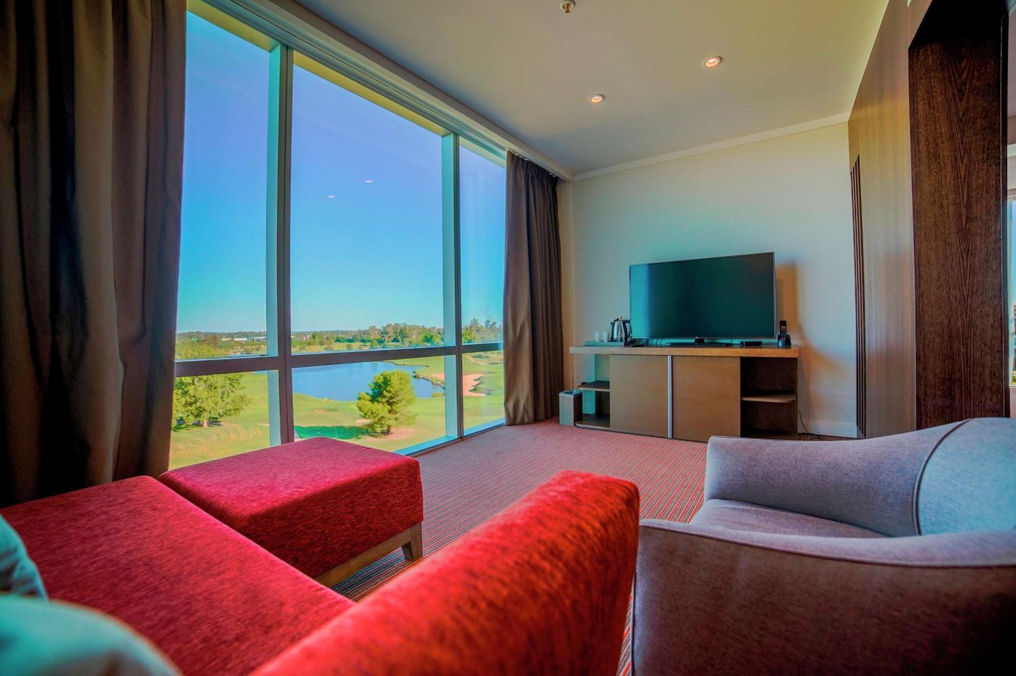Hilton Pilar Hotel