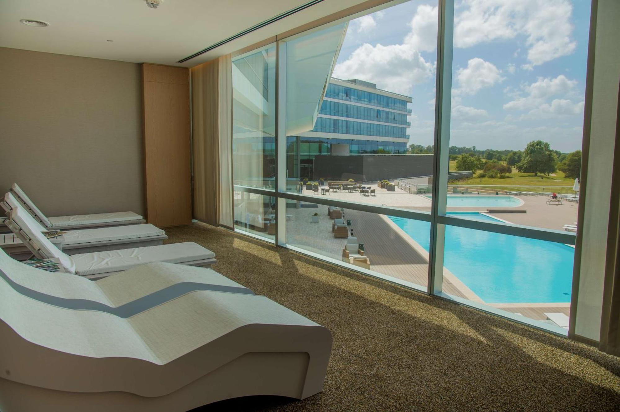 Hotel Hilton Pilar 4*