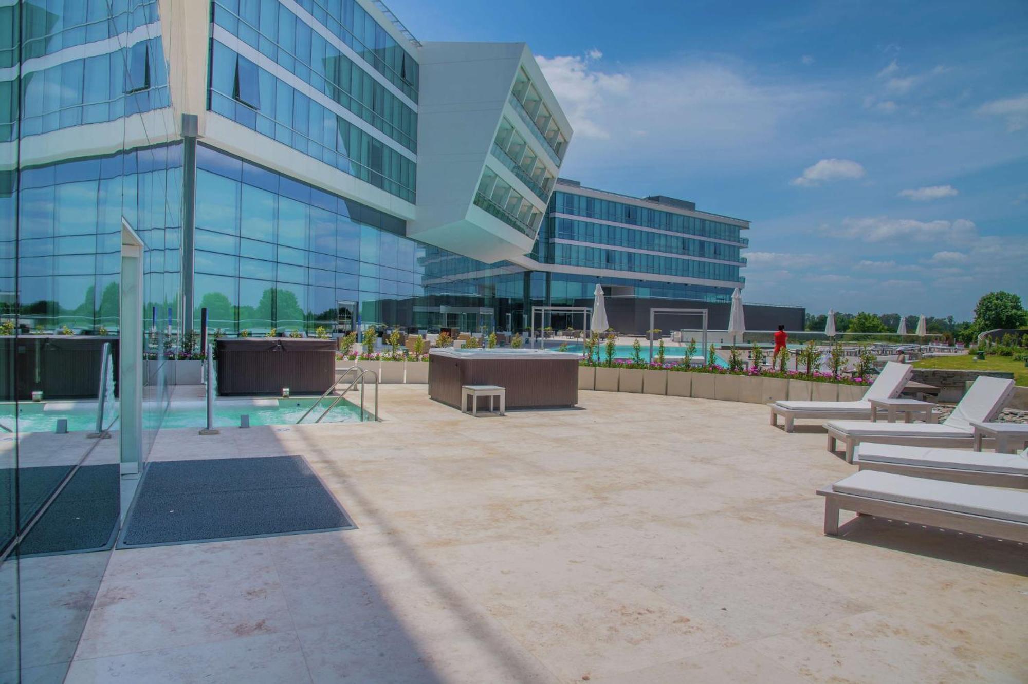 Hilton Pilar Hotel