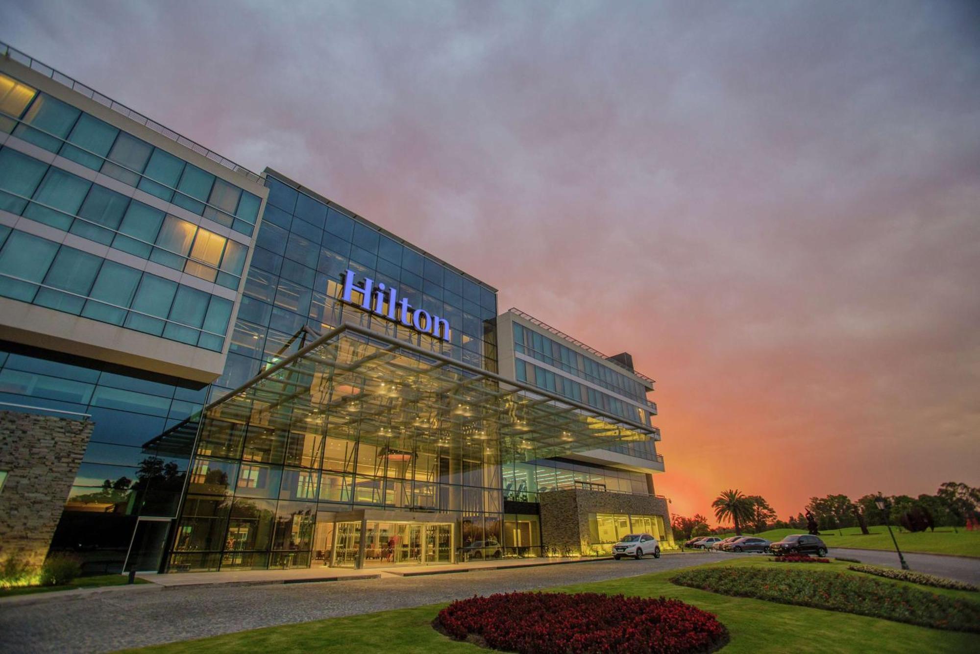 Hotel Hilton Pilar 4*